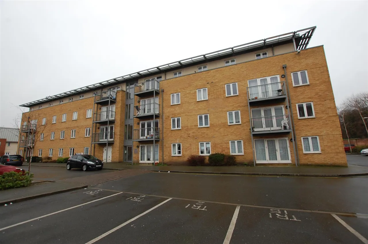 King George Crescent, Wembley, HA0, photo 2