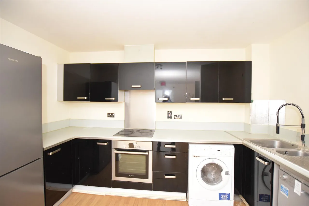 King George Crescent, Wembley, HA0, photo 6