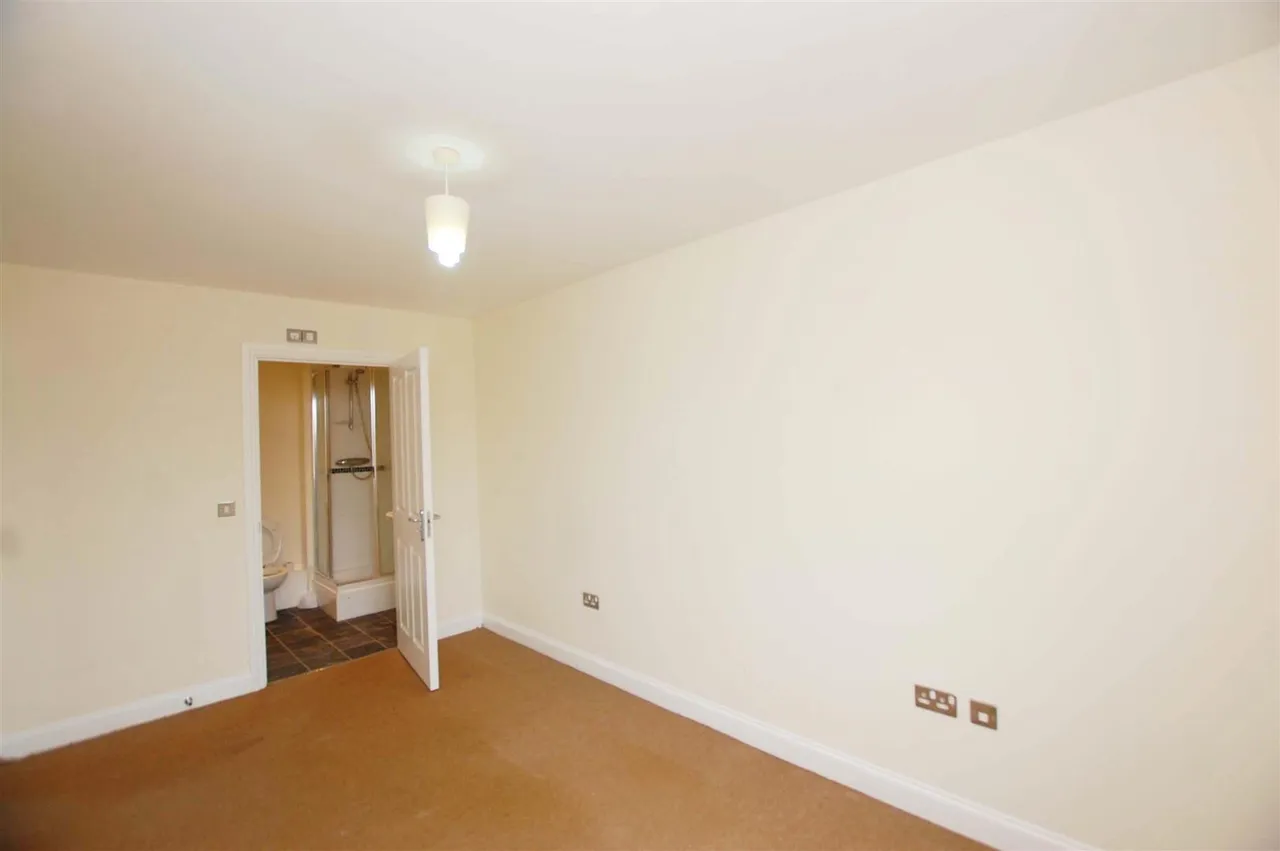 King George Crescent, Wembley, HA0, photo 7
