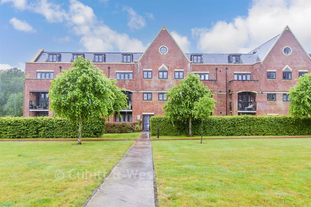 2 bed flat for sale, Little Trodgers Lane, Mayfield, TN20