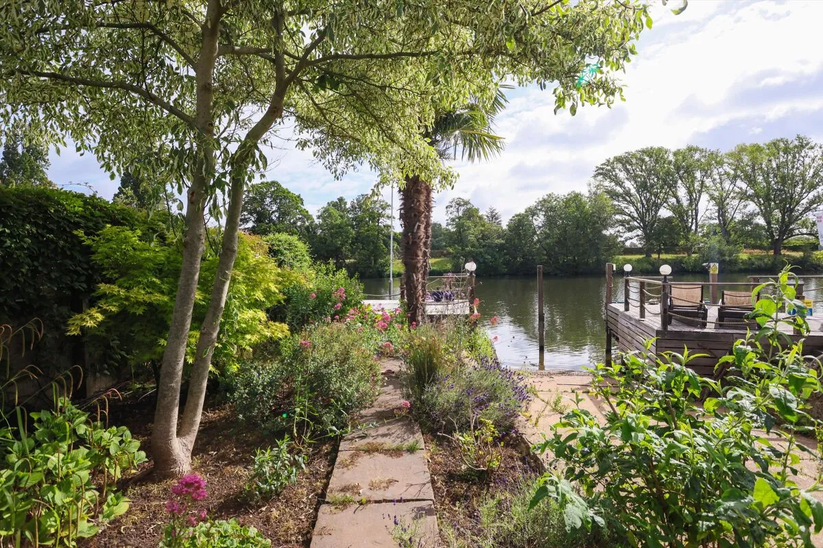 River Bank, Thames Ditton, KT7, photo 18