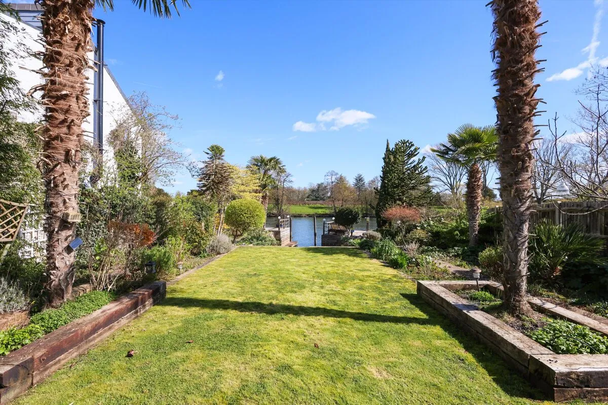 River Bank, Thames Ditton, KT7, photo 17
