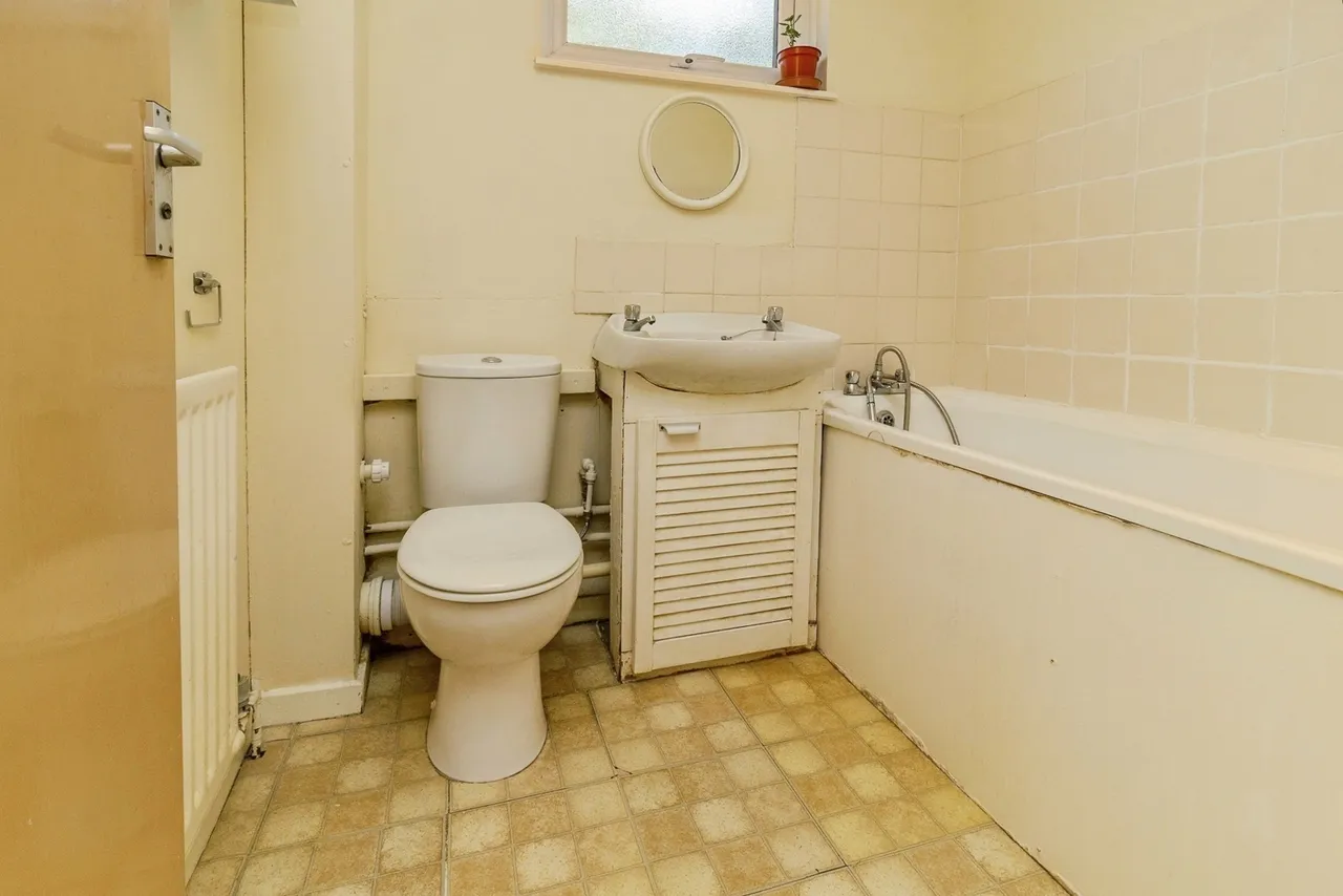 Bramble Avenue, Conniburrow, Milton Keynes, Buckinghamshire, MK14, photo 11
