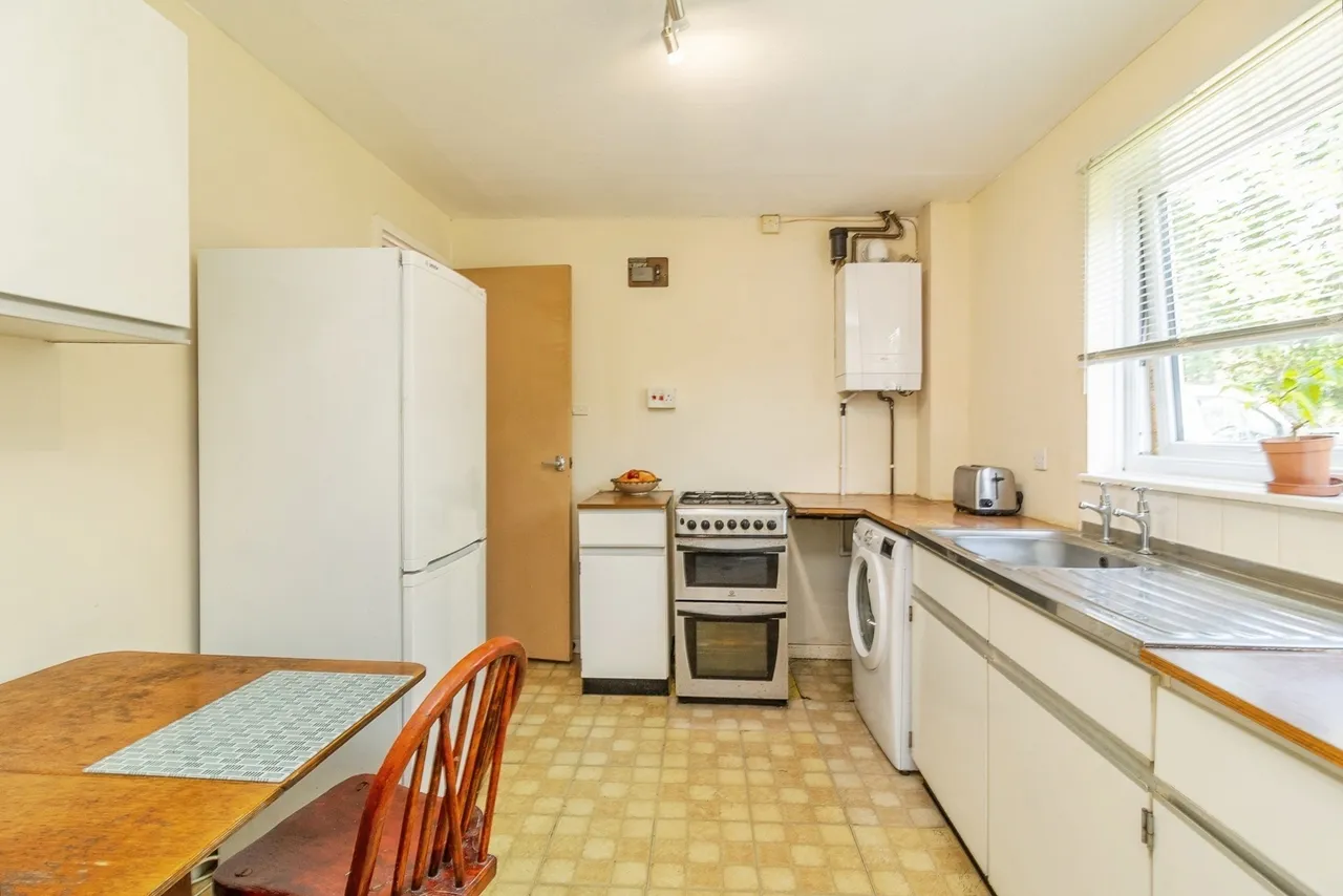 Bramble Avenue, Conniburrow, Milton Keynes, Buckinghamshire, MK14, photo 4