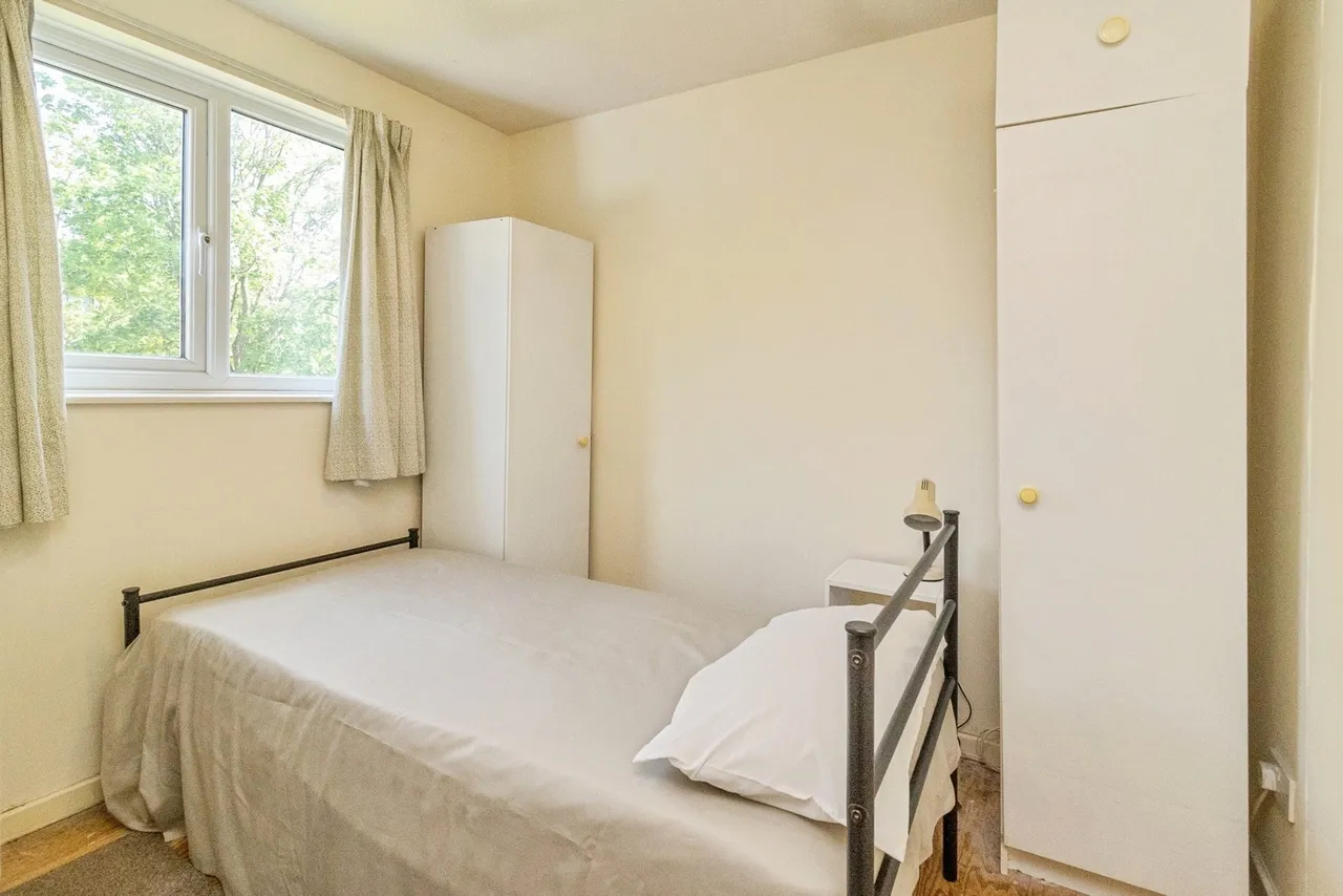 Bramble Avenue, Conniburrow, Milton Keynes, Buckinghamshire, MK14, photo 15