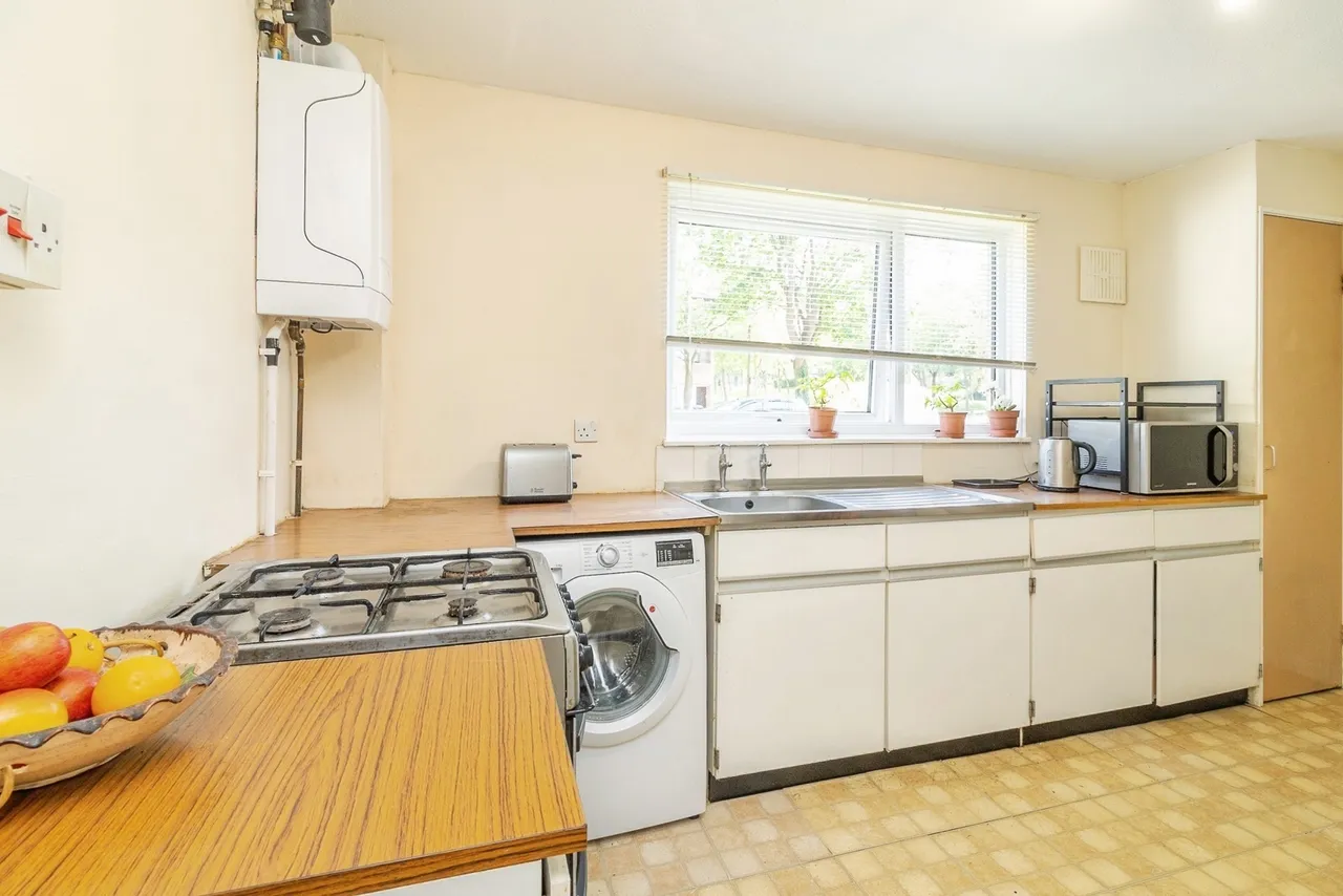 Bramble Avenue, Conniburrow, Milton Keynes, Buckinghamshire, MK14, photo 6