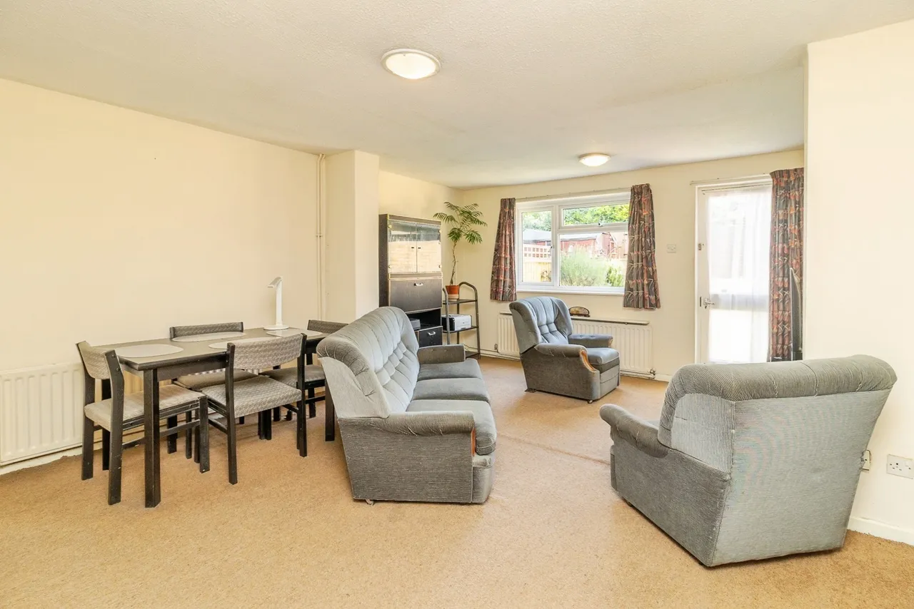 Bramble Avenue, Conniburrow, Milton Keynes, Buckinghamshire, MK14, photo 8