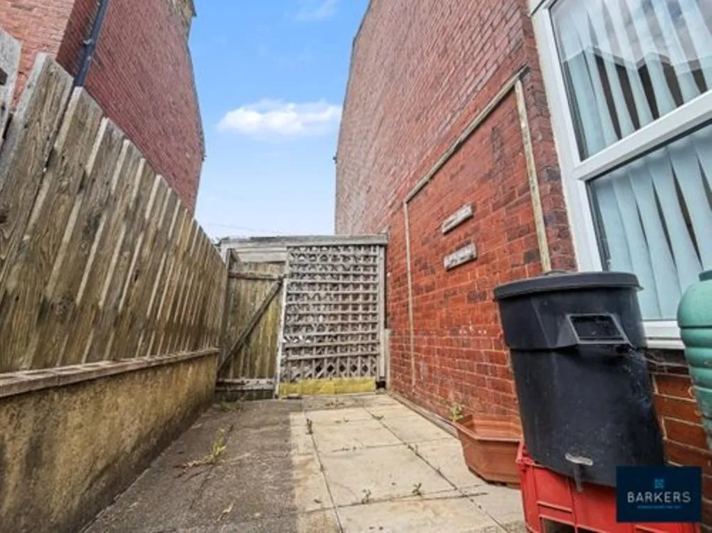 Cambridge Street, Heckmondwike WF16 0BH, photo 9
