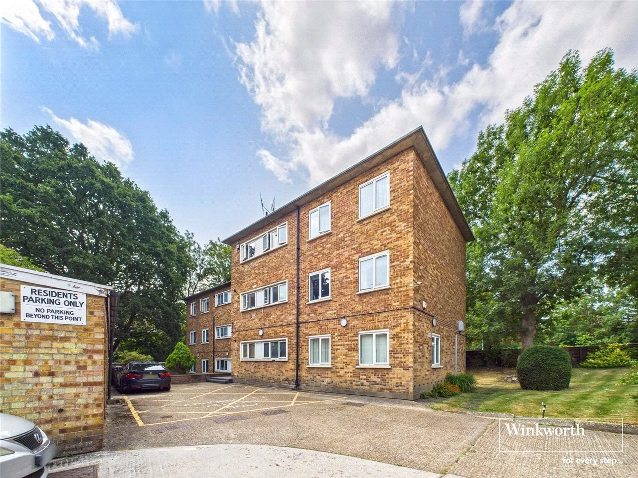 Rosewood House, 2 Manor Hall Drive, Hendon, NW4, photo 2