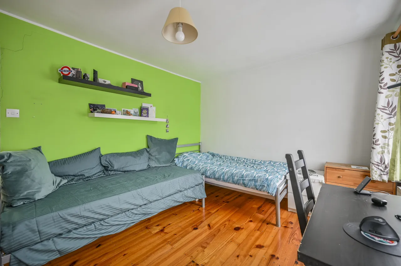 London, E13, photo 11