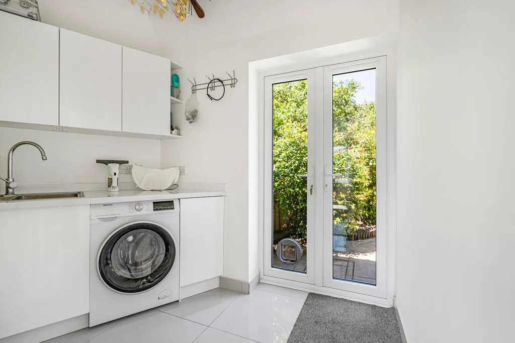 Turnoak Avenue, Woking, GU22, photo 12