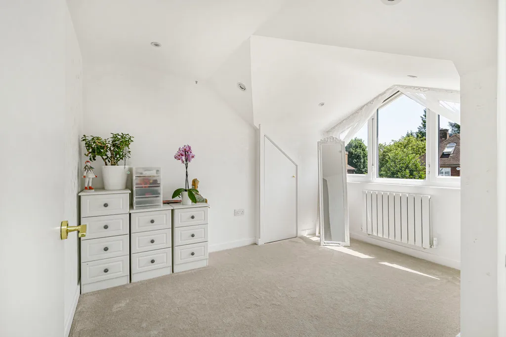 Turnoak Avenue, Woking, GU22, photo 23