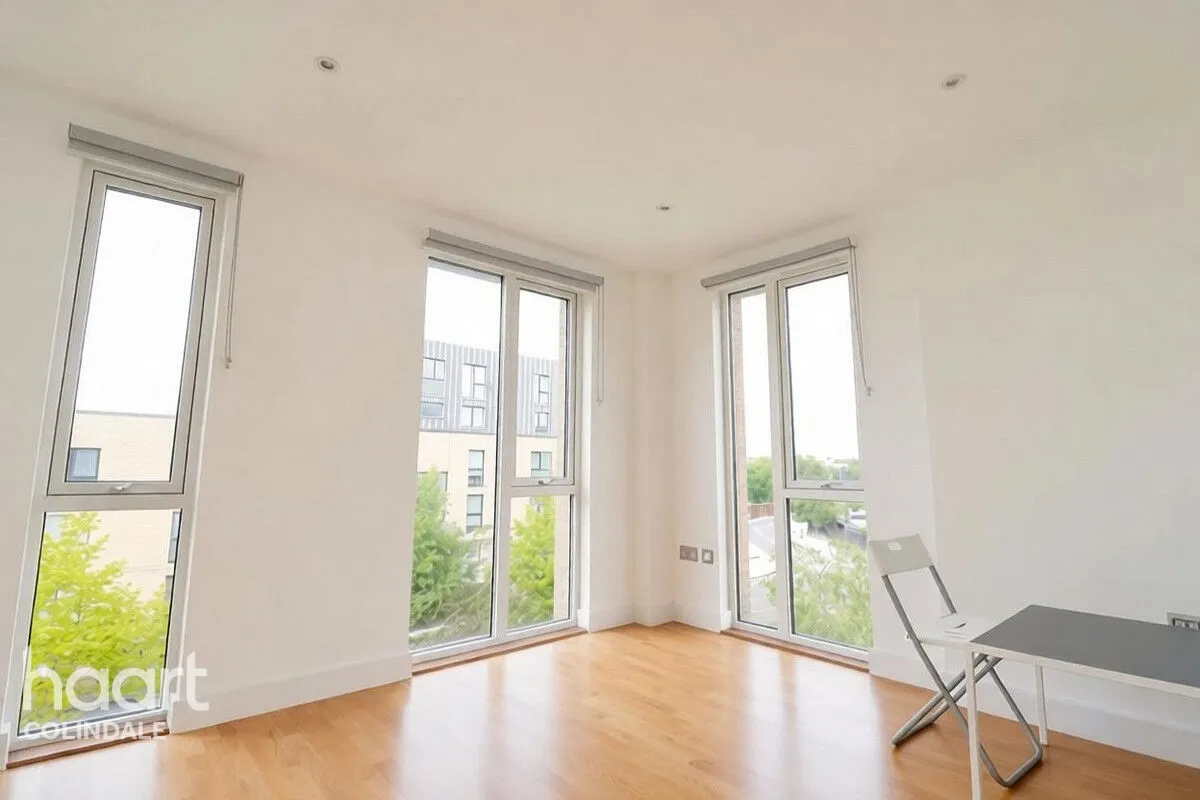 Bristol Avenue, London, NW9, photo 4