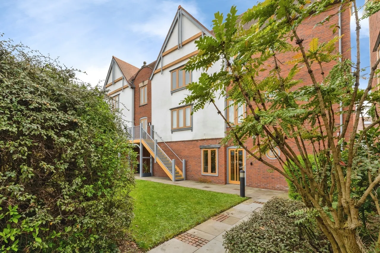 3 bed flat for sale, Foregate Street, Chester, CH1
