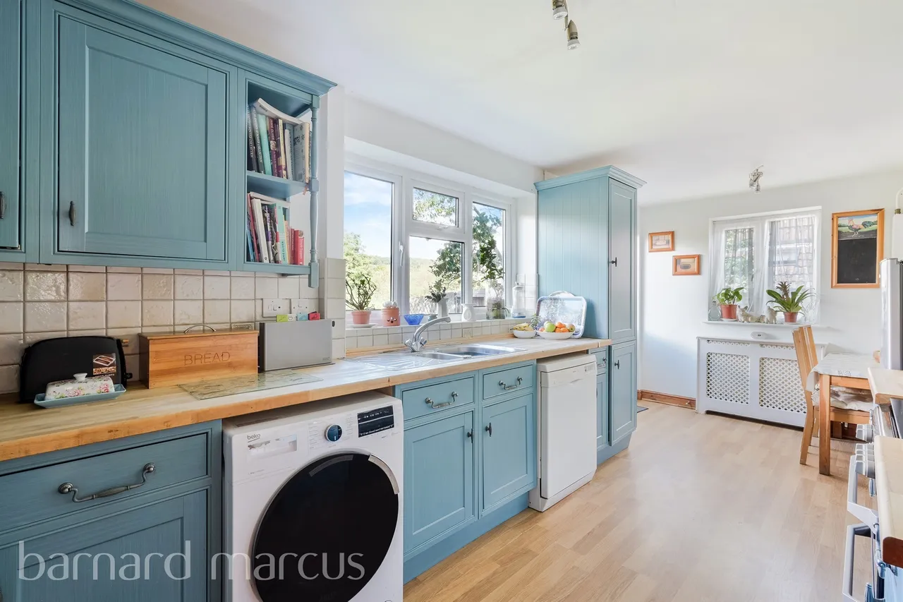 Springfield Road, Westcott, Dorking, photo 4