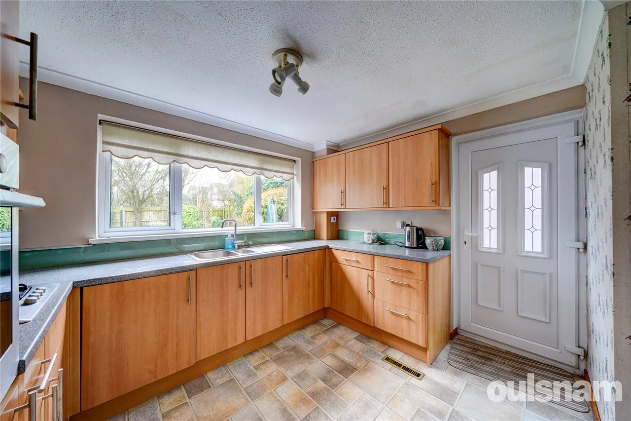 Suffolk Way, Droitwich, Worcestershire, WR9 7RE, photo 2