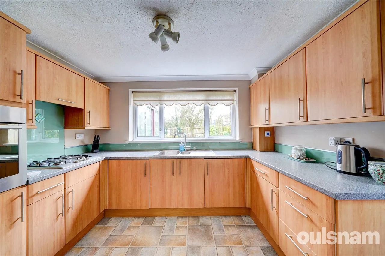 Suffolk Way, Droitwich, Worcestershire, WR9 7RE, photo 4