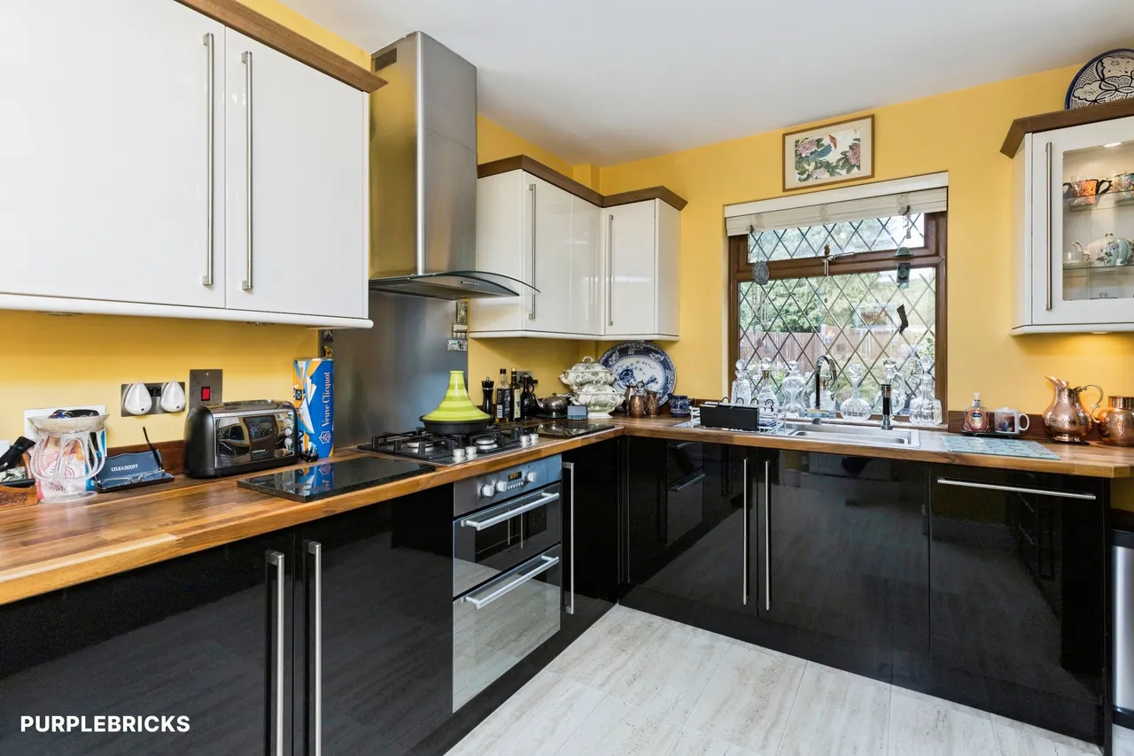 Bethune Road, Horsham, RH13, photo 3