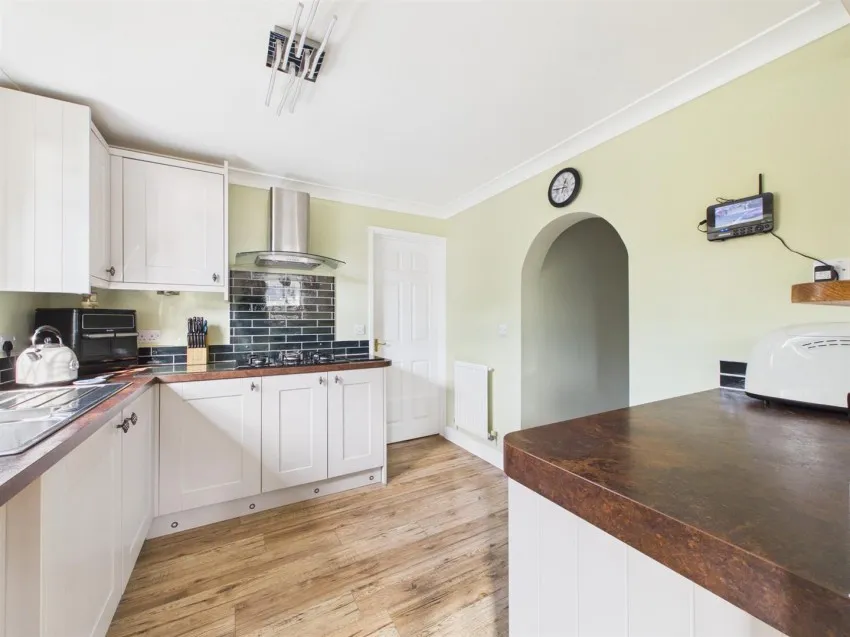 Pineway, Abbeydale, photo 6