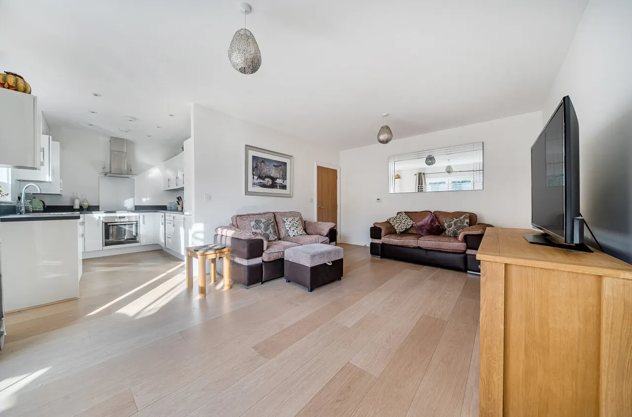 London Road, Binfield, Bracknell, Berkshire, RG42 4FG, photo 2
