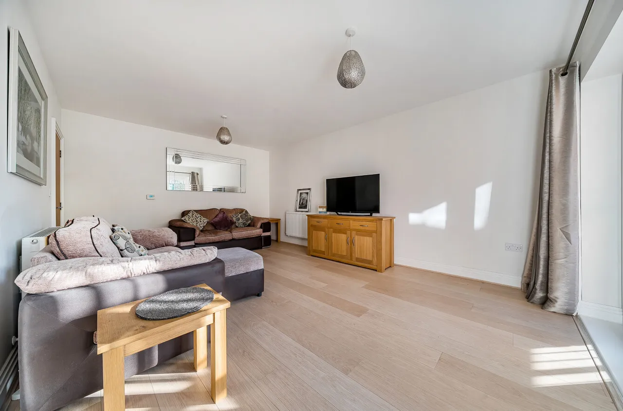 London Road, Binfield, Bracknell, Berkshire, RG42 4FG, photo 3