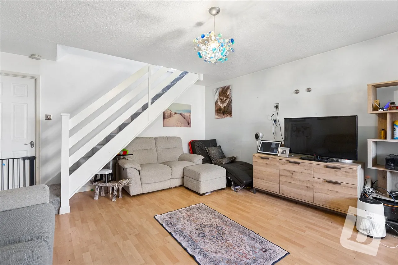 Copperfields Way, Romford, RM3, photo 2