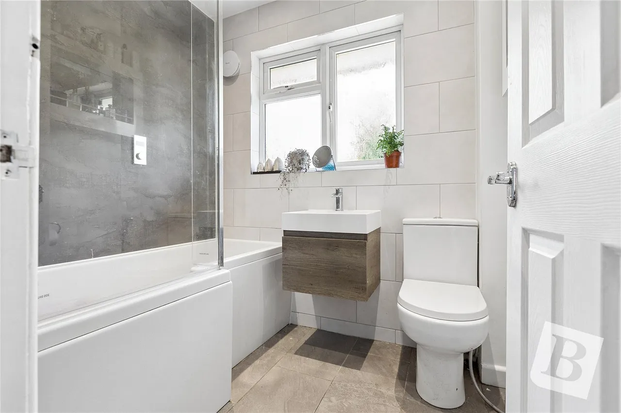 Copperfields Way, Romford, RM3, photo 4