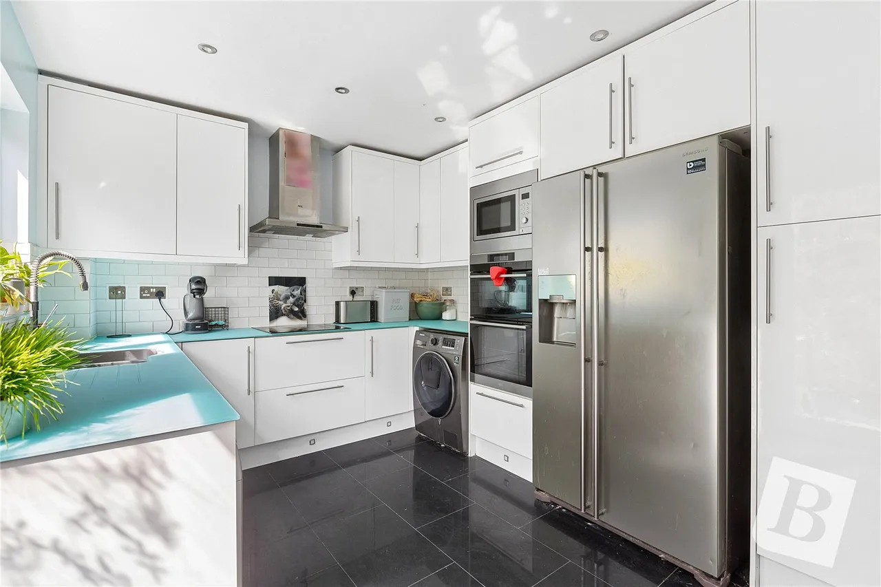 Copperfields Way, Romford, RM3, photo 3