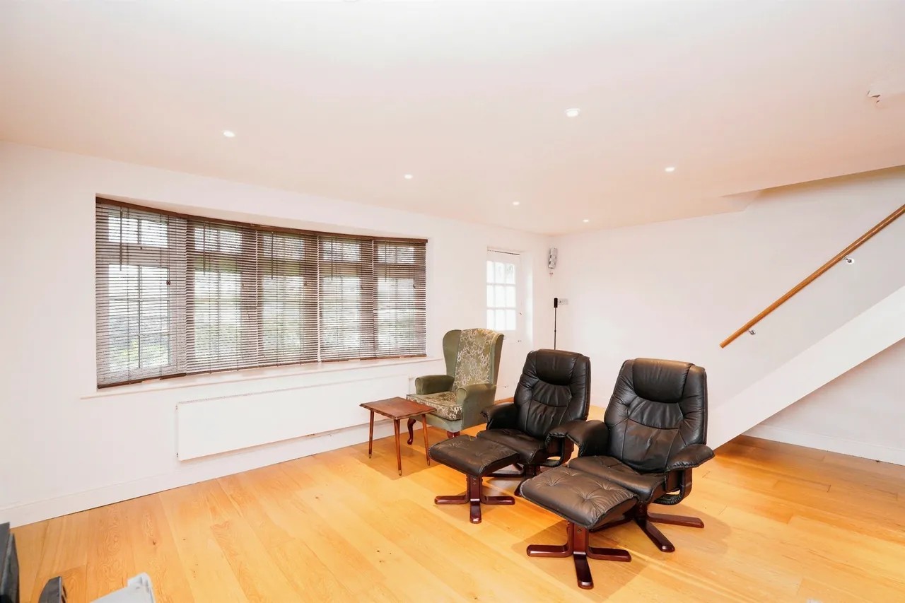 Front Street, Slip End, LU1, photo 5