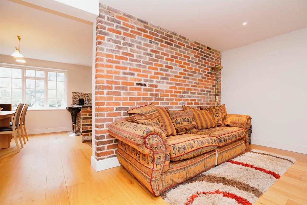 Front Street, Slip End, LU1, photo 6