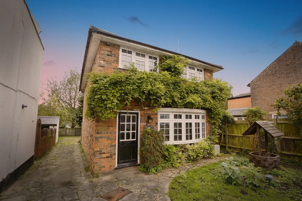 Front Street, Slip End, LU1, photo 18