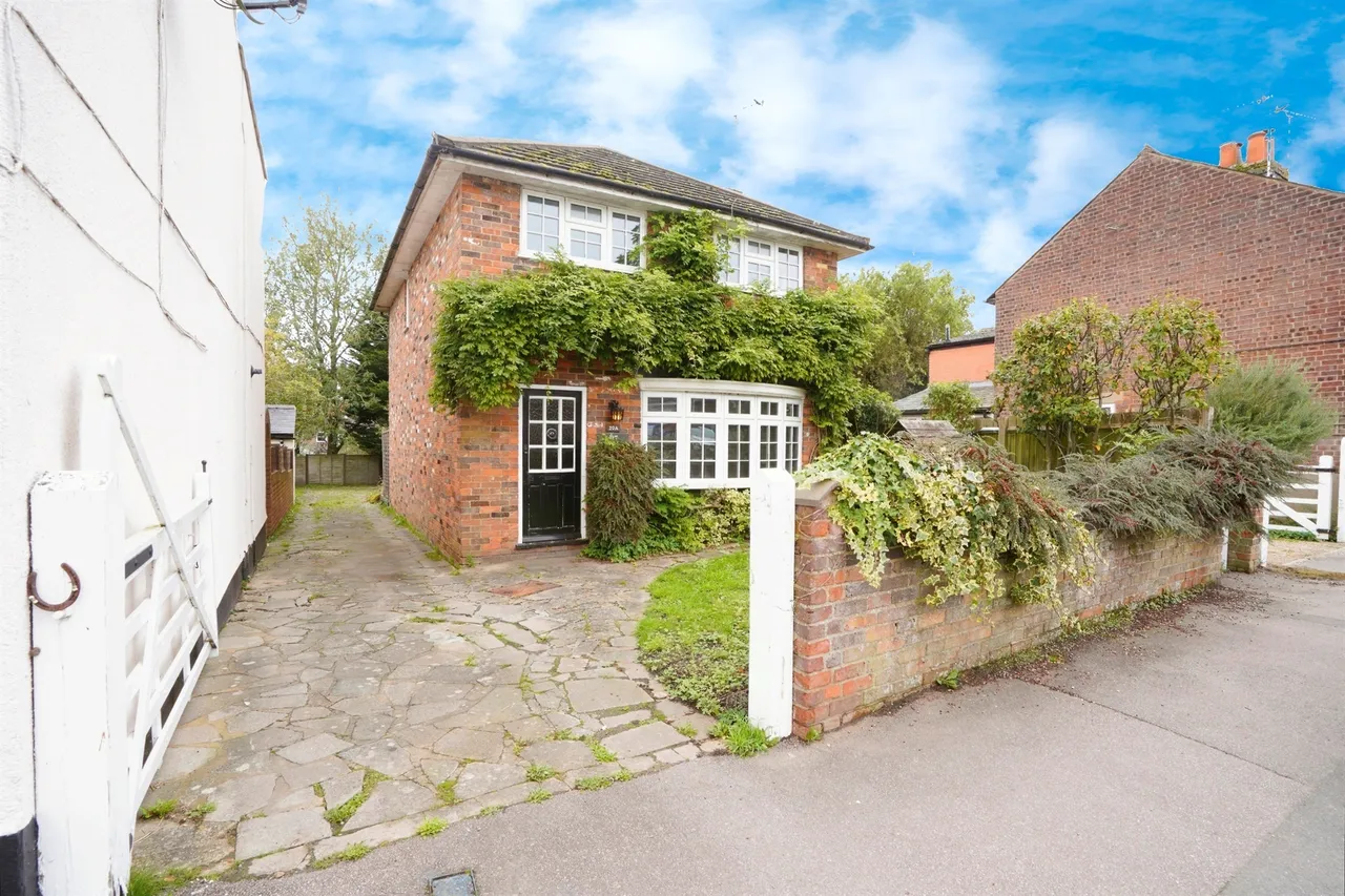 4 bed house for sale, Front Street, Slip End, LU1