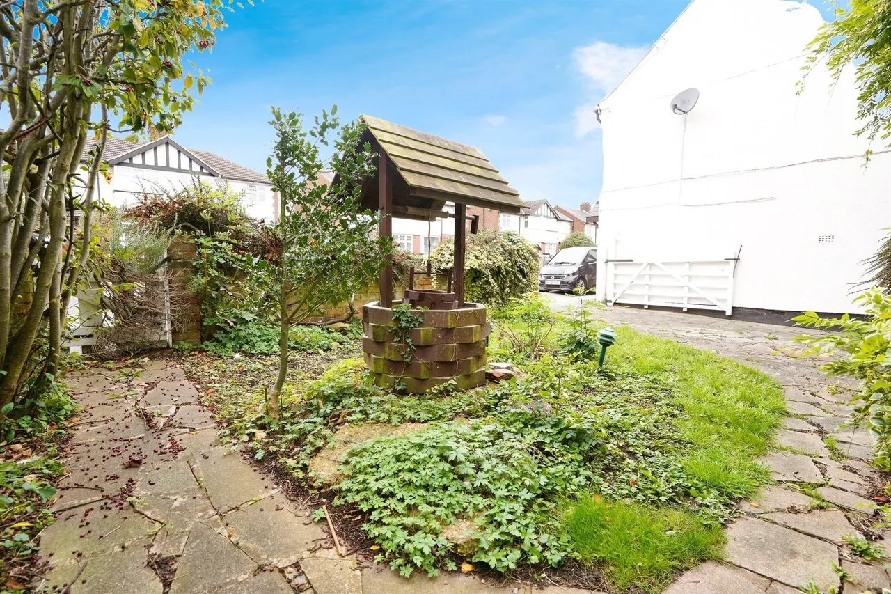 Front Street, Slip End, LU1, photo 17