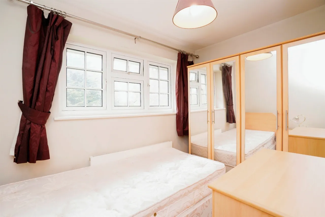Front Street, Slip End, LU1, photo 9