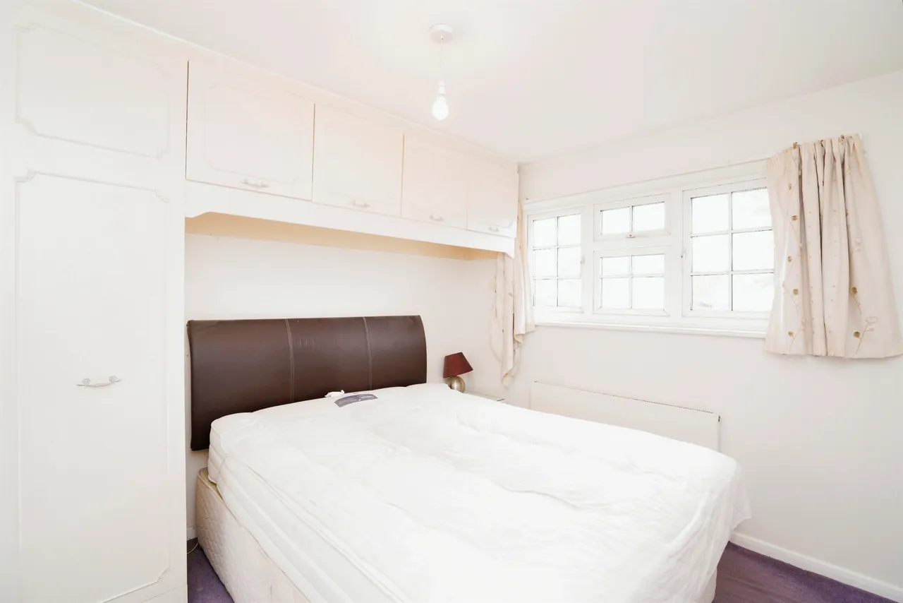 Front Street, Slip End, LU1, photo 8