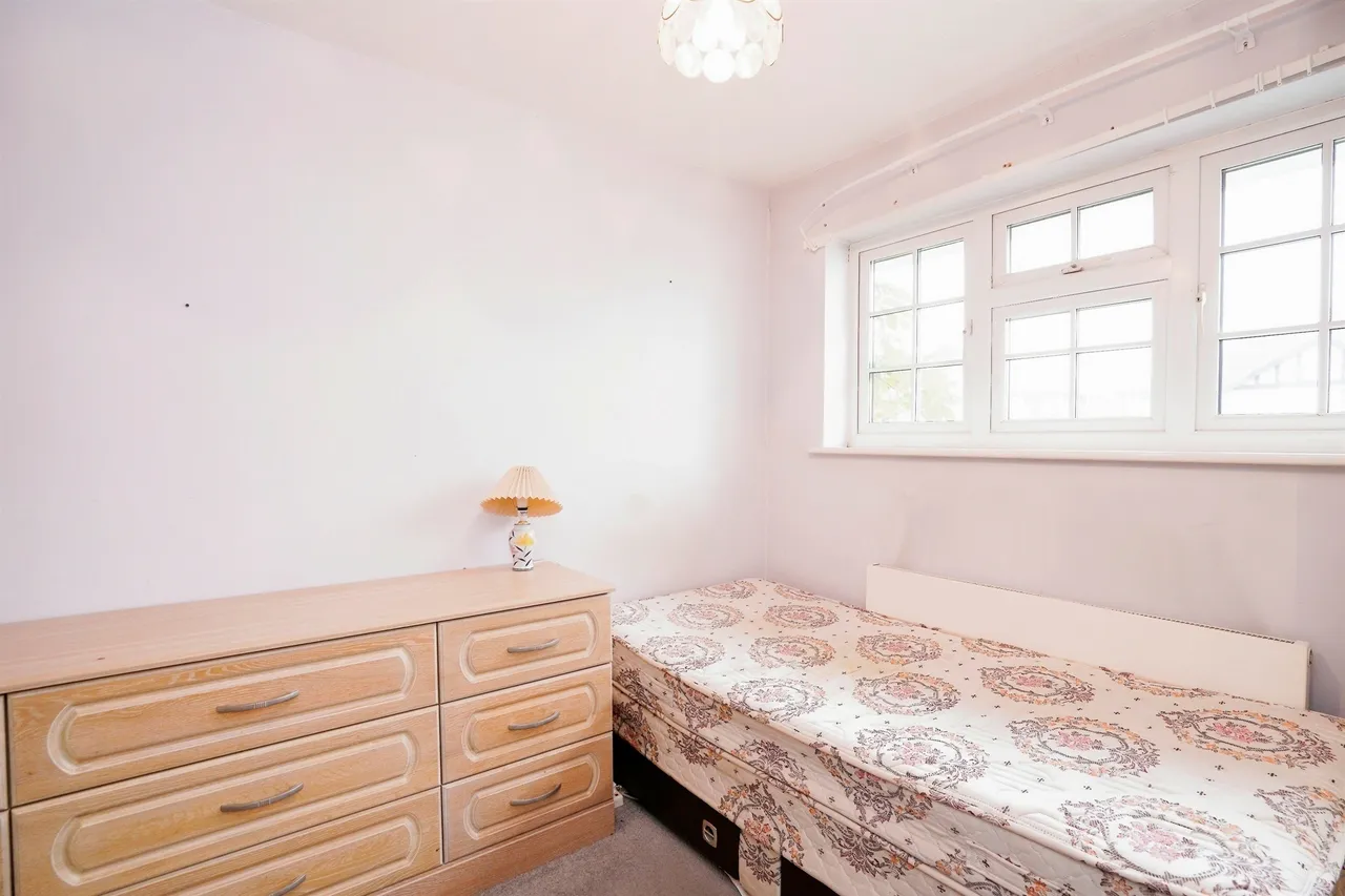 Front Street, Slip End, LU1, photo 10