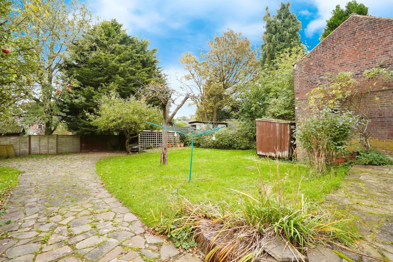 Front Street, Slip End, LU1, photo 15