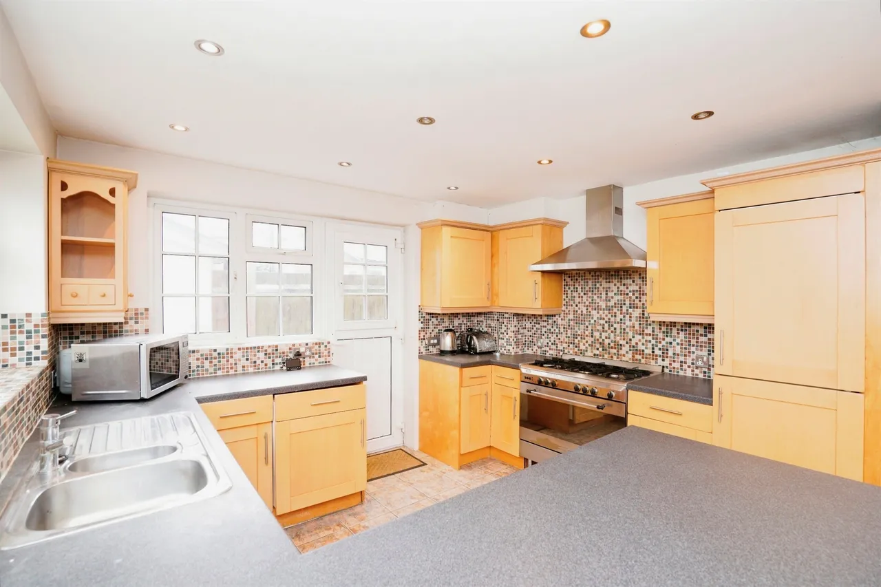 Front Street, Slip End, LU1, photo 4