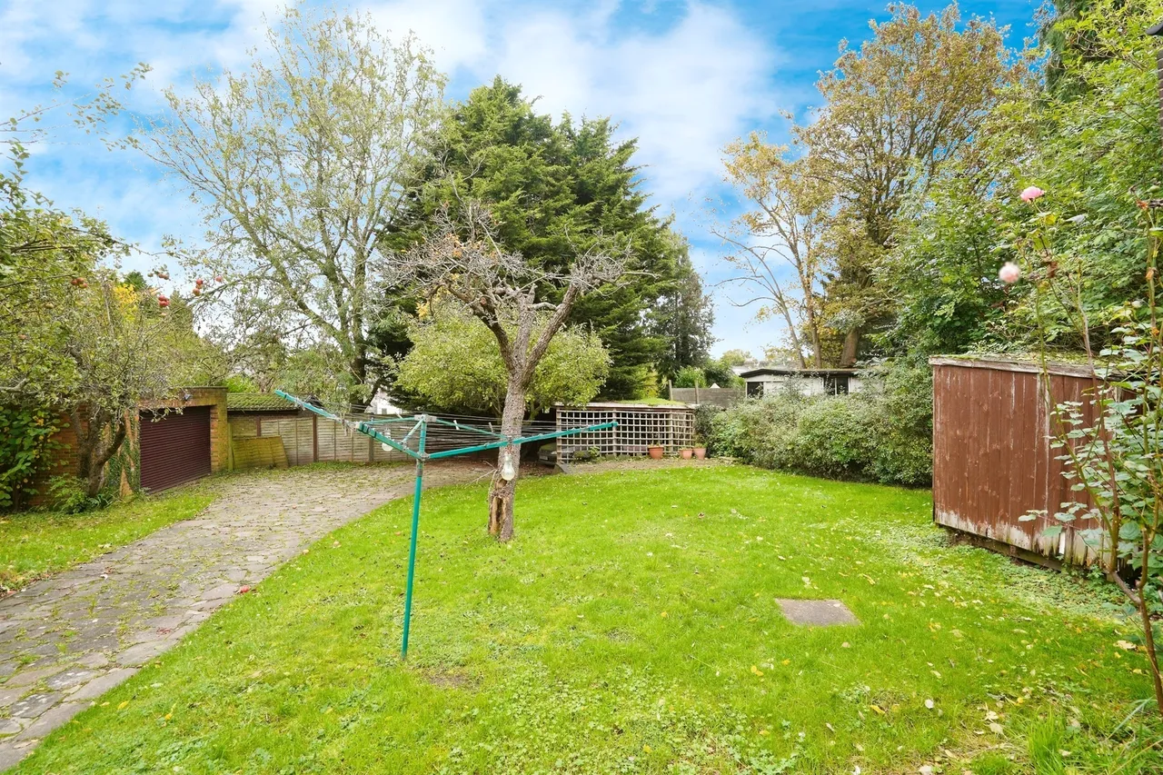 Front Street, Slip End, LU1, photo 13