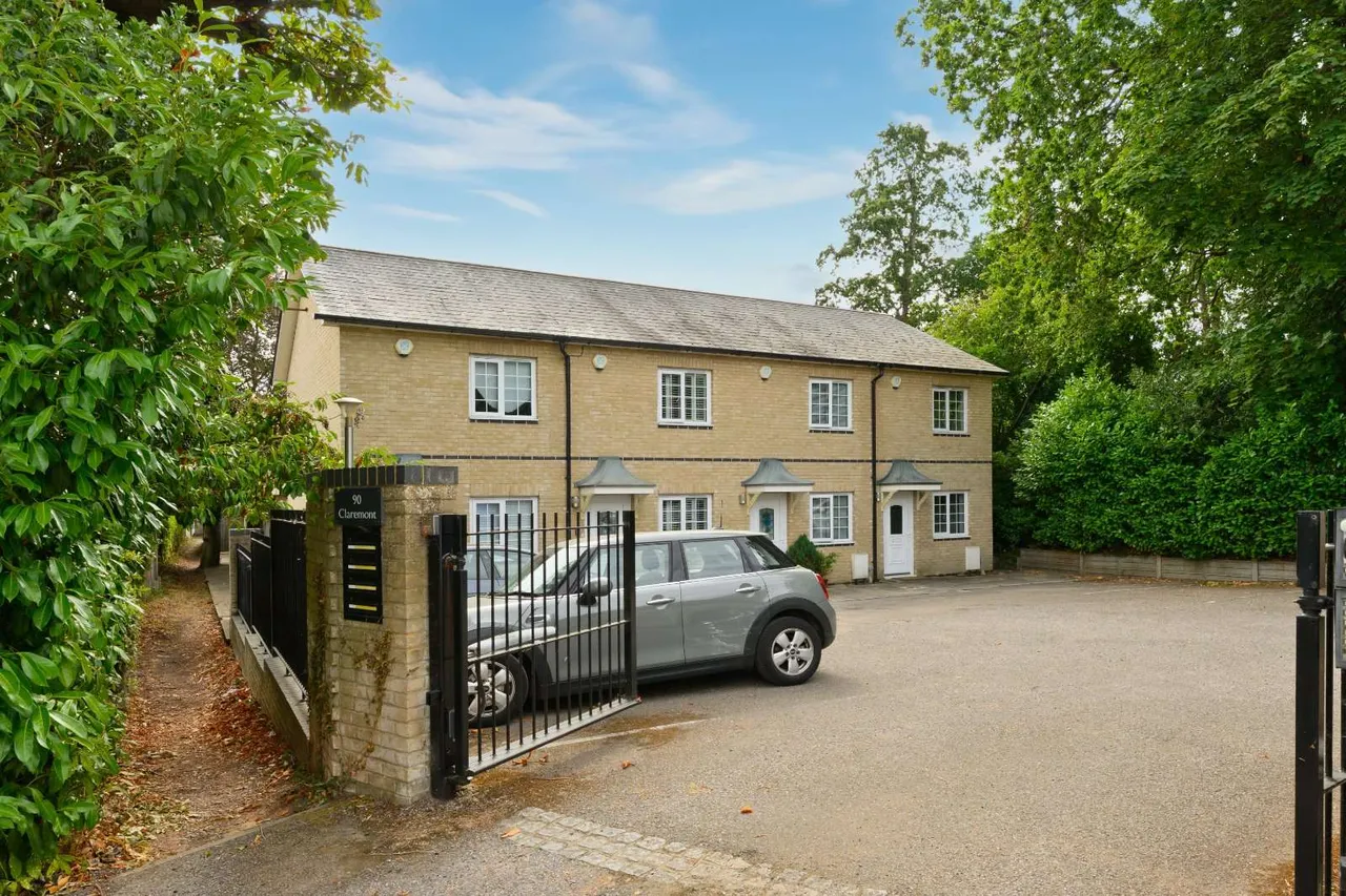 2 bed house to rent — Chobham Road, Ascot, Berkshire, SL5 0HE