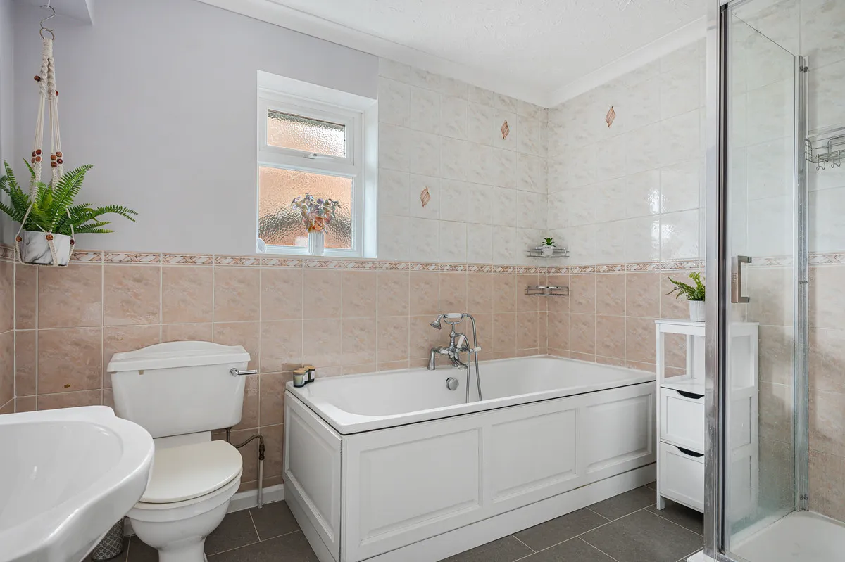 Grendon Road, Edgcott, photo 35