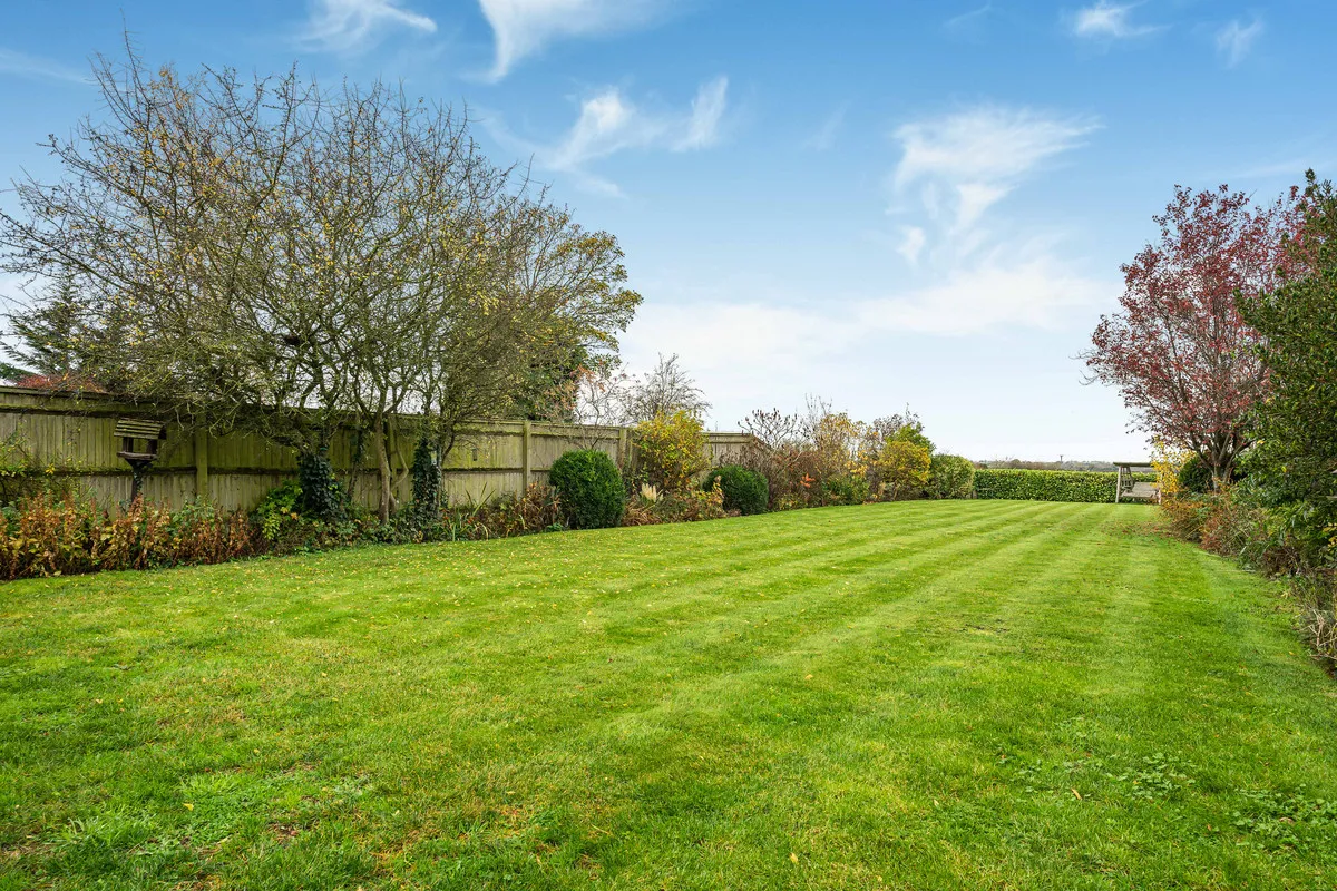 Grendon Road, Edgcott, photo 6