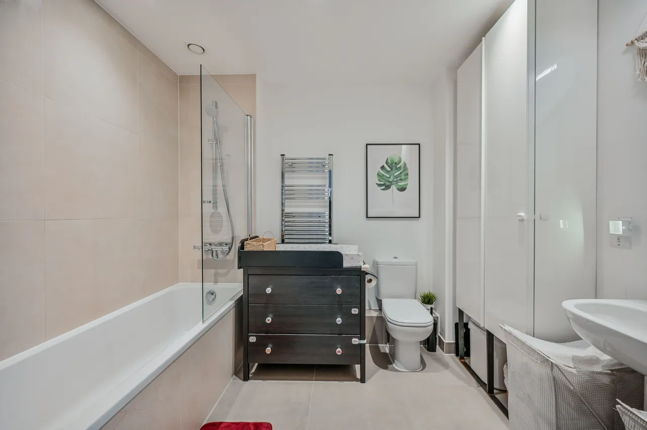 London, N17, photo 20