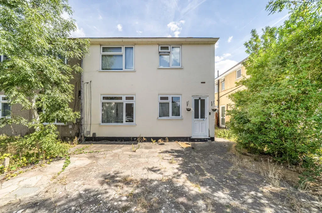 2 bed flat for sale, Burr Close, Bexleyheath, DA7