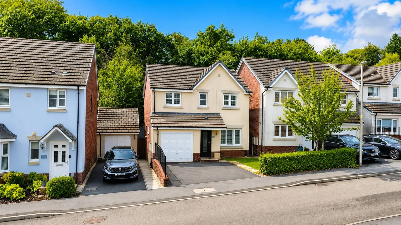 4 bed house for sale — Clos Y Wern, Hendy, Pontarddulais, Swansea, West Glamorgan SA4