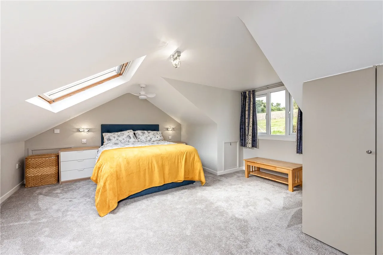 4 bed house for sale — Gravel Hill, Clanfield, Waterlooville, Hampshire, PO8