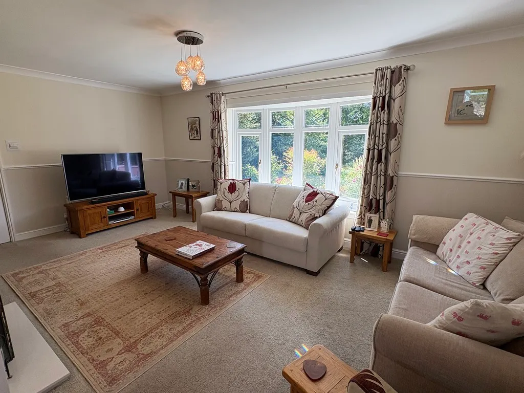 Shrubbery Road, Ketley Bank, photo 6