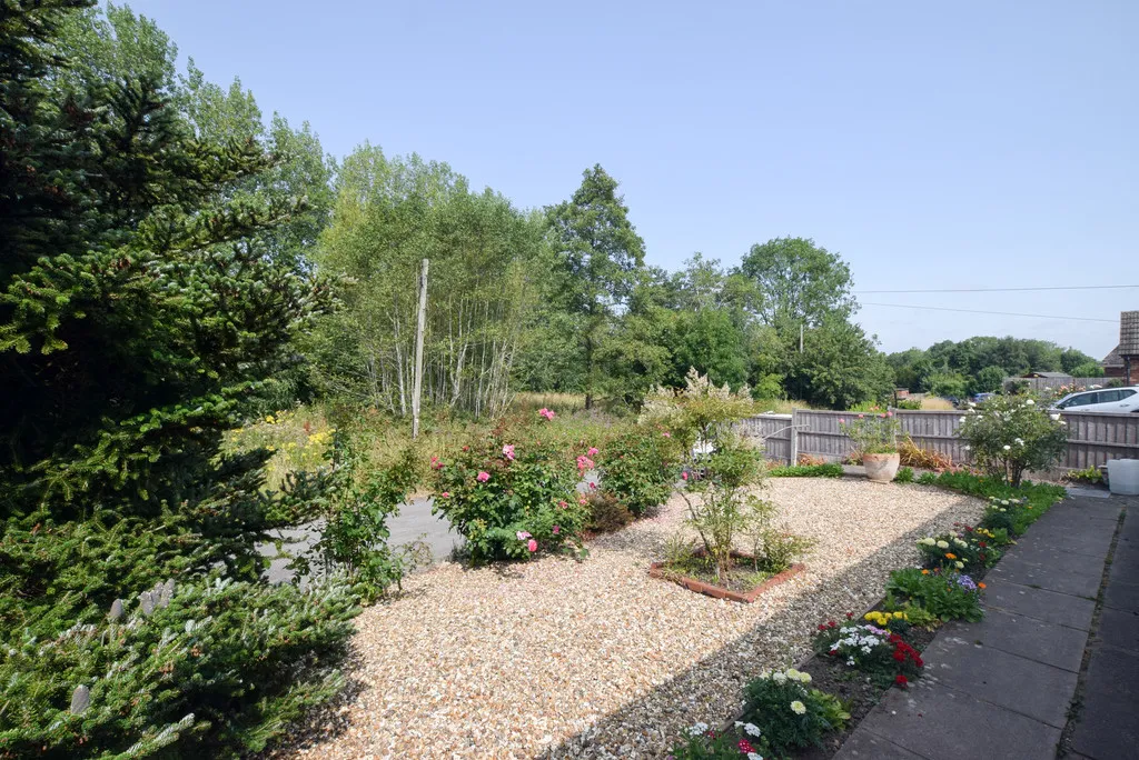 Shrubbery Road, Ketley Bank, photo 27