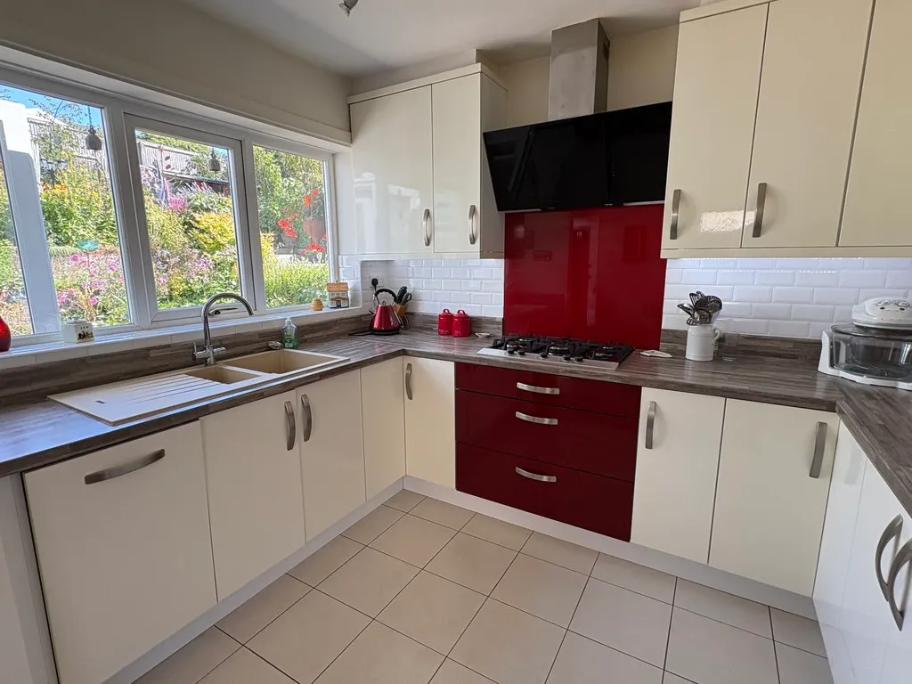 Shrubbery Road, Ketley Bank, photo 3