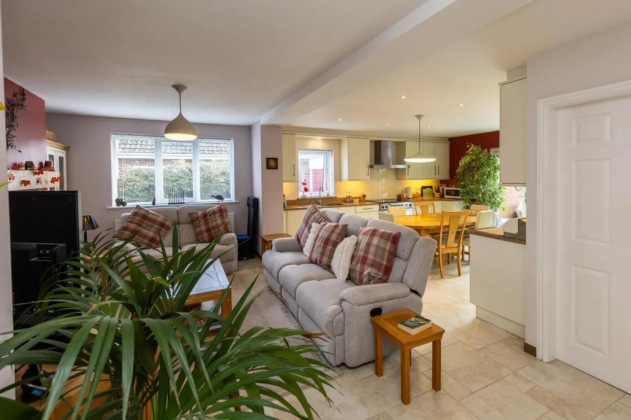 Linthorpe Road, Buckley, CH7, photo 3